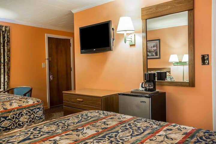 Room 10 of 26